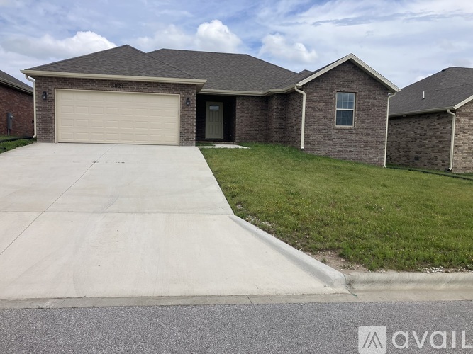 West Freeman Street 3 Beds Single Family Home for Rent - Photo gallery 1