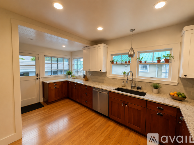 6223 Greenwood Ave N 5 Beds Single Family Home for Rent - Photo gallery 4