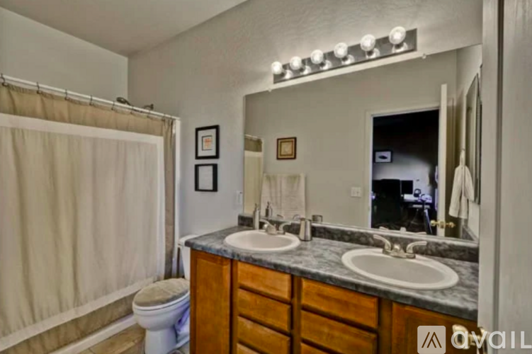 220 East Beth Drive 3 Beds Apartment for Rent - Photo gallery 3