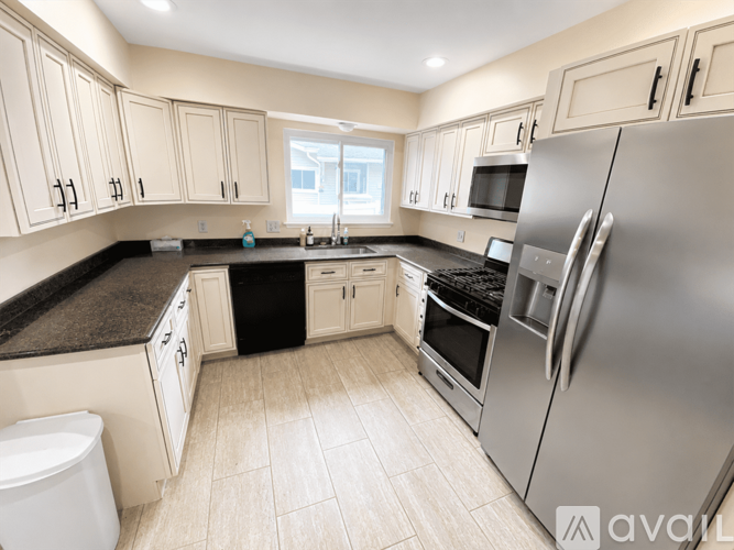 2226 Yorktown Dr 4 Beds Single Family Home for Rent - Photo gallery 3