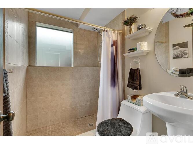 3205 10th St N 5 Beds Single Family Home for Rent - Photo gallery 3