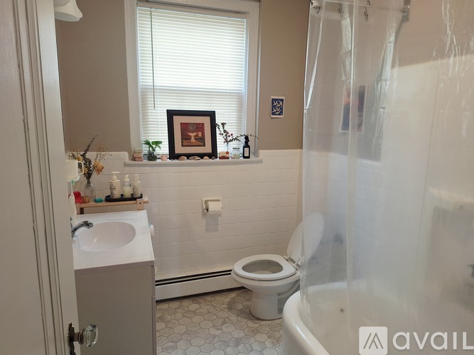 490 Angell St 2 Beds Apartment for Rent - Photo gallery 5