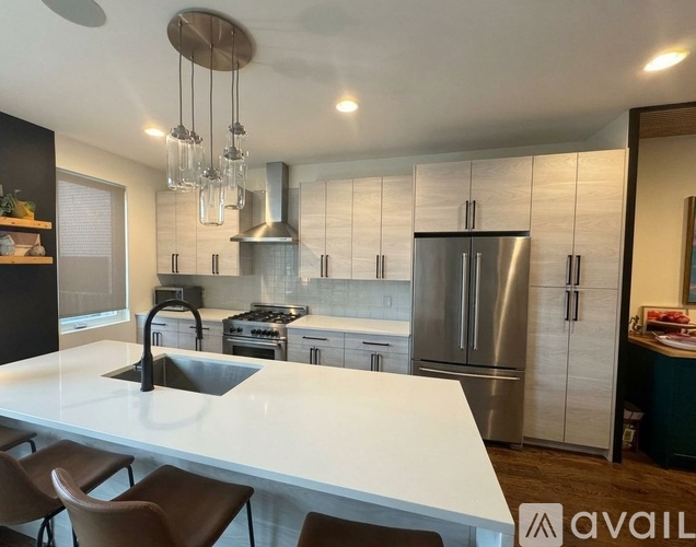 3019 North Christiana Avenue 4 Beds Single Family Home for Rent - Photo gallery 4