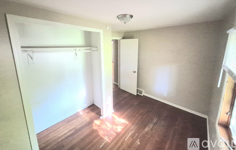 240 36th Ave N 2 Beds Single Family Home for Rent - Photo gallery 3