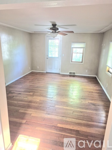 240 36th Ave N 2 Beds Single Family Home for Rent - Photo gallery 4