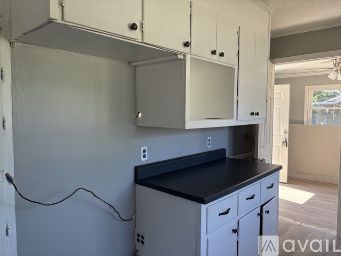 521 Brown Street 2 Beds Single Family Home for Rent - Photo gallery 4