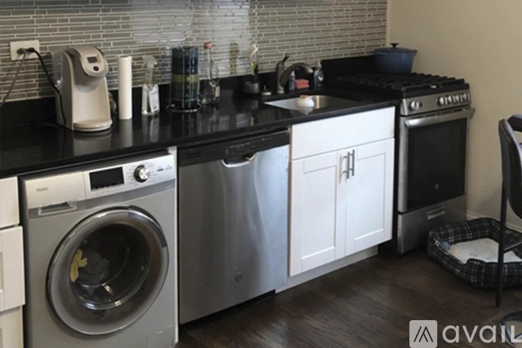2129 N Dayton St Studio Apartment for Rent - Photo gallery 2