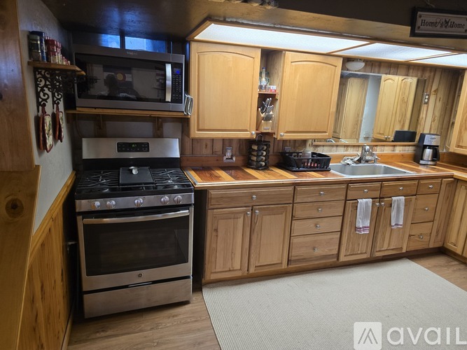 15861 Riverdale Road 2 Beds Single Family Home for Rent - Photo gallery 3