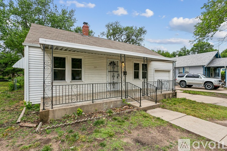 229 S Edwards St 3 Beds Single Family Home for Rent - Photo gallery 2