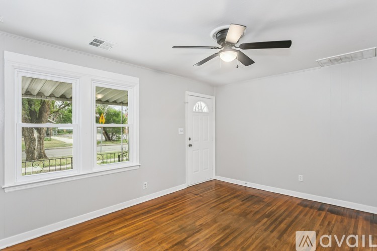 229 S Edwards St 3 Beds Single Family Home for Rent - Photo gallery 4