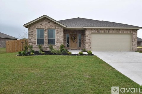 2827 Sanka Dr 3 Beds Apartment for Rent