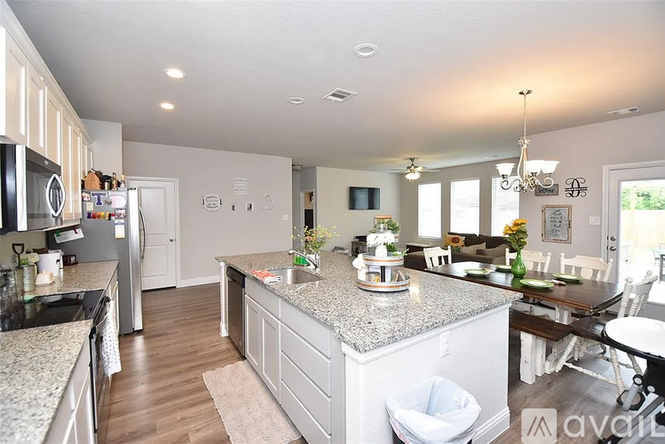 2827 Sanka Dr 3 Beds Single Family Home for Rent - Photo gallery 5