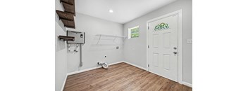2/1 784 sqft