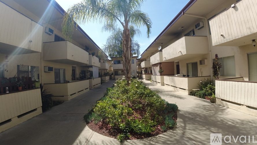 5301 Newcastle Ave 1 Apartment for Rent - Photo gallery 5