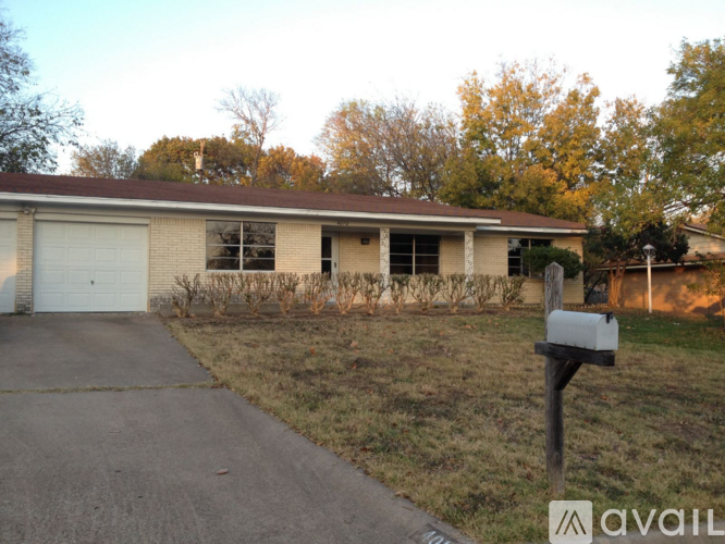 4010 Mockingbird Ln 3 Beds Single Family Home for Rent - Photo gallery 2