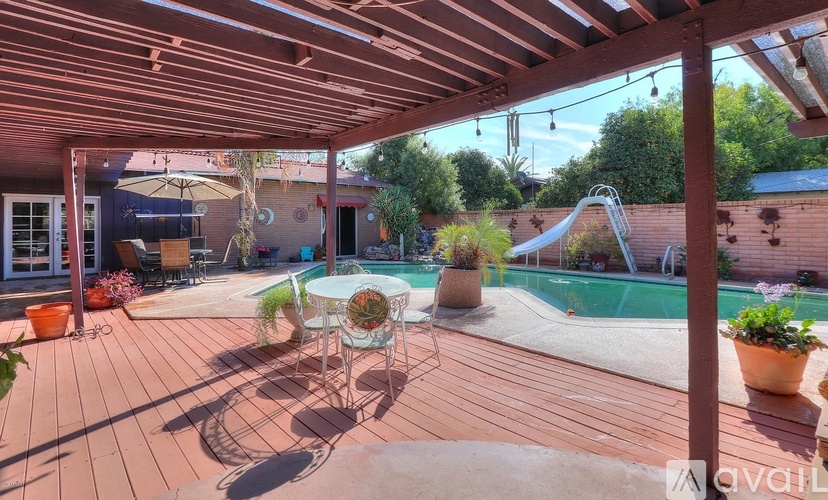 915 East Mc Murray Boulevard 5 Beds Single Family Home for Rent - Photo gallery 2
