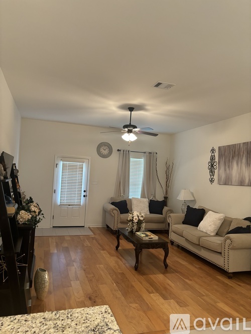 1023 Deer Pass Drive 3 Beds Single Family Home for Rent - Photo gallery 3