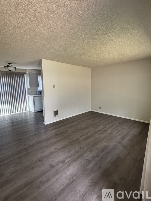 442 South Locust Street 2 Beds Single Family Home for Rent - Photo gallery 3