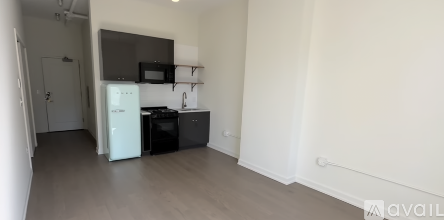 108 W Chicago Ave Studio Apartment for Rent - Photo gallery 1
