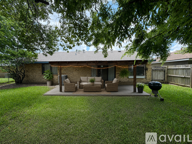 114 Wells Street 3 Beds Single Family Home for Rent - Photo gallery 3