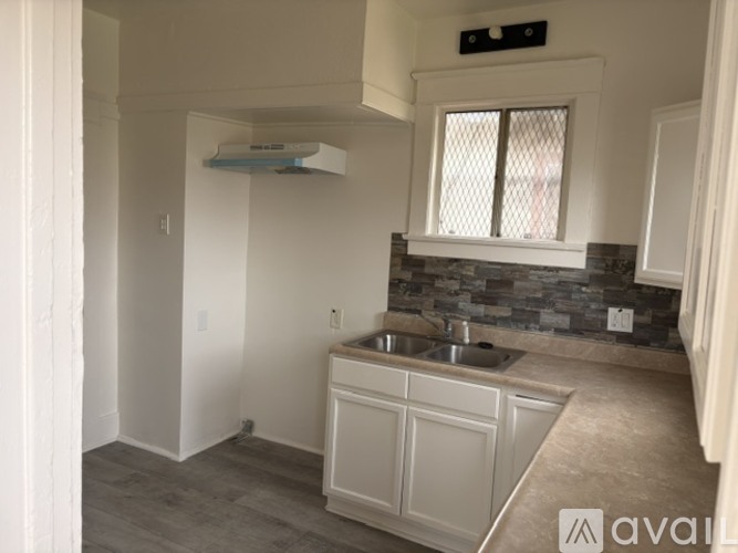 201 West 85th Place 2 Beds Single Family Home for Rent - Photo gallery 3
