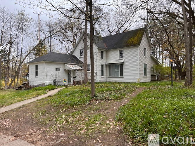 167 E Seventeenth St 2 Beds Apartment for Rent - Photo gallery 2