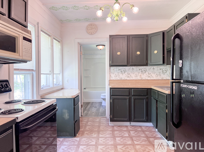 167 E Seventeenth St 2 Beds Apartment for Rent - Photo gallery 3