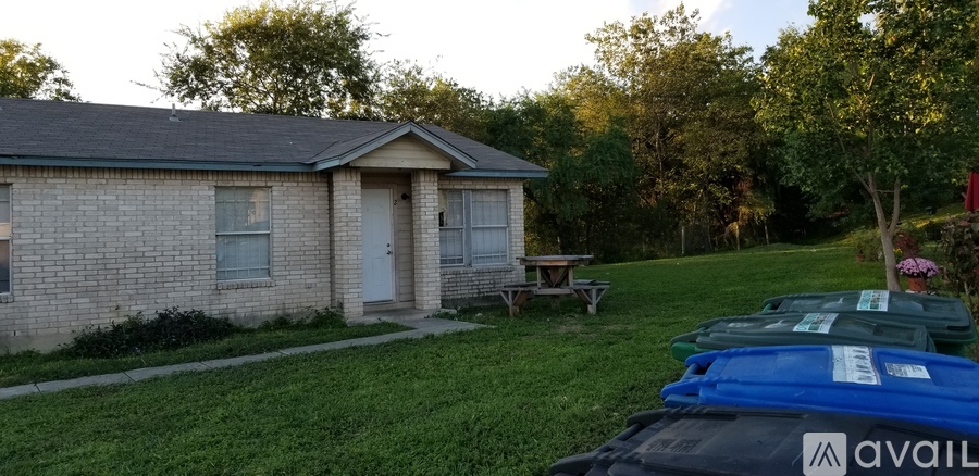 4223 Woodmanor Drive 2 Beds Single Family Home for Rent - Photo gallery 4