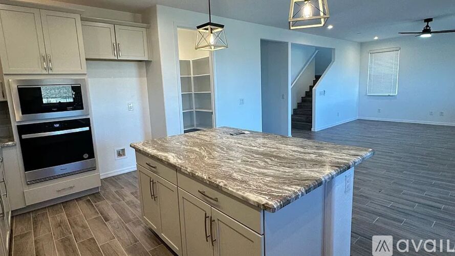 13426 W Eagle Feather Rd 5 Beds Single Family Home for Rent - Photo gallery 2