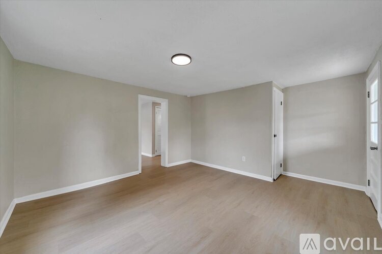 4532 Tacoma Avenue Northeast 3 Beds Single Family Home for Rent - Photo gallery 4