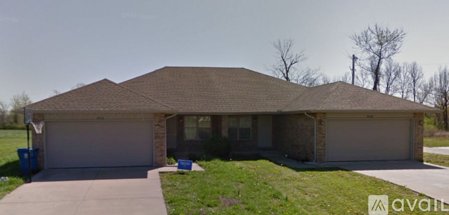 5518 Daniel St 3 Beds Townhouse for Rent - Photo gallery 1