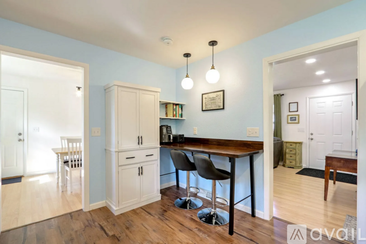 1813 Broadmoor Drive 3 Beds Single Family Home for Rent - Photo gallery 5