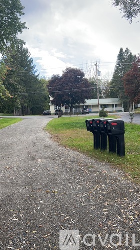 A gravel road with a sign that says "Avali" on it.