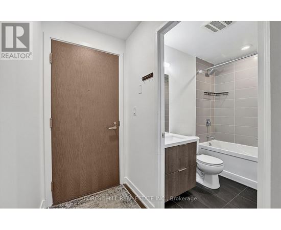 A bathroom with a toilet, sink, and bathtub.
