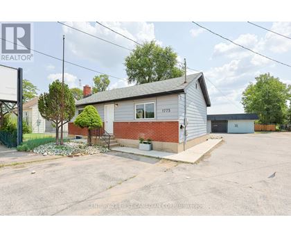 A - 1775 OXFORD STREET E 4 Beds House for Rent - Photo gallery 1