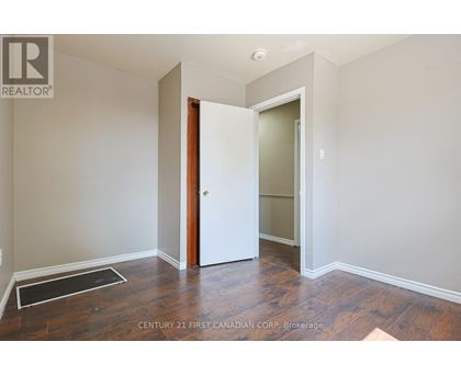 A - 1775 OXFORD STREET E 4 Beds House for Rent - Photo gallery 4