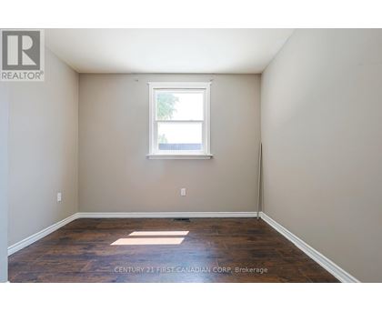 A - 1775 OXFORD STREET E 4 Beds House for Rent - Photo gallery 5
