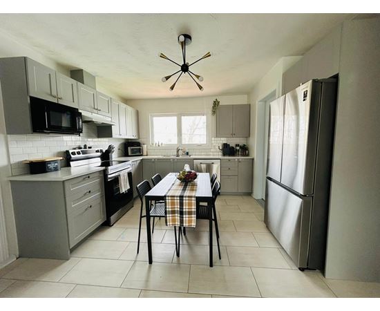 572 Rue Charles-Desnoyers, #1 3 Beds House for Rent - Photo gallery 5