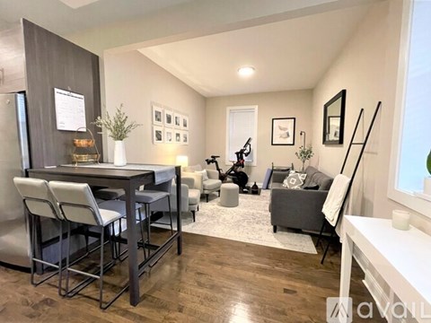 4435 N Paulina St 3 Beds Apartment for Rent