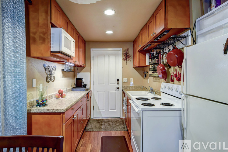 2130 Walnut St 1 Single Family Home for Rent - Photo gallery 2