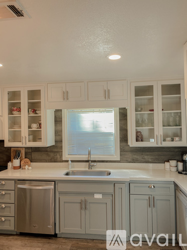 2155 North Orange Street 2 Beds Single Family Home for Rent - Photo gallery 3