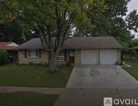 140 Maple Drive 3 Beds Apartment for Rent
