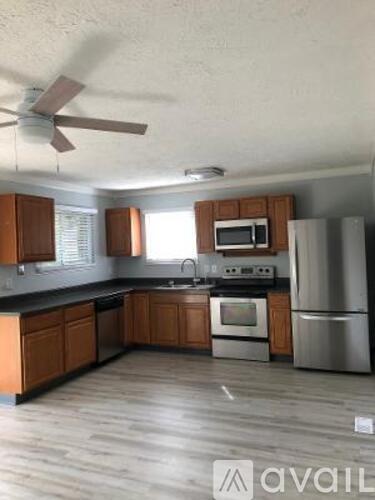 140 Maple Drive 3 Beds Single Family Home for Rent - Photo gallery 3