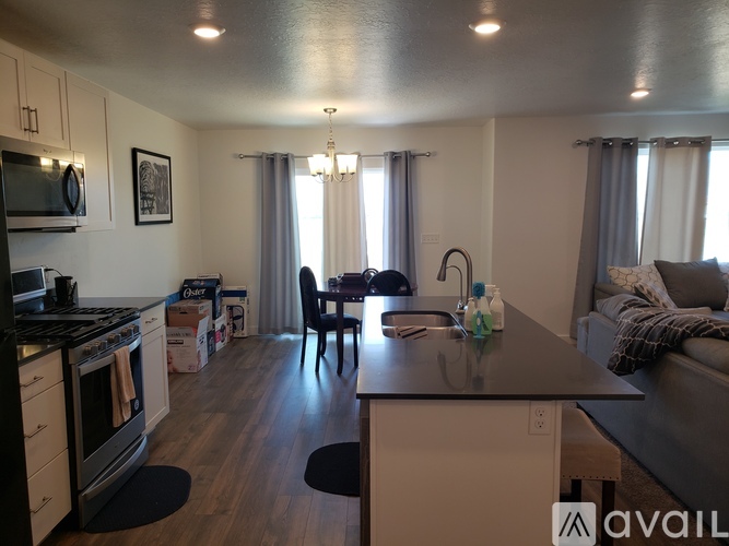 1826 South 460 West 3 Beds Townhouse for Rent - Photo gallery 4