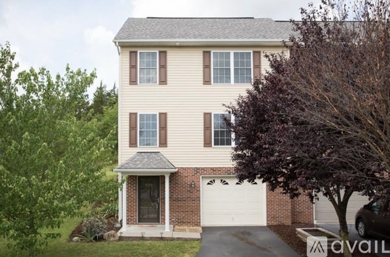 525 Pointe Drive 3 Beds Townhouse for Rent - Photo gallery 3