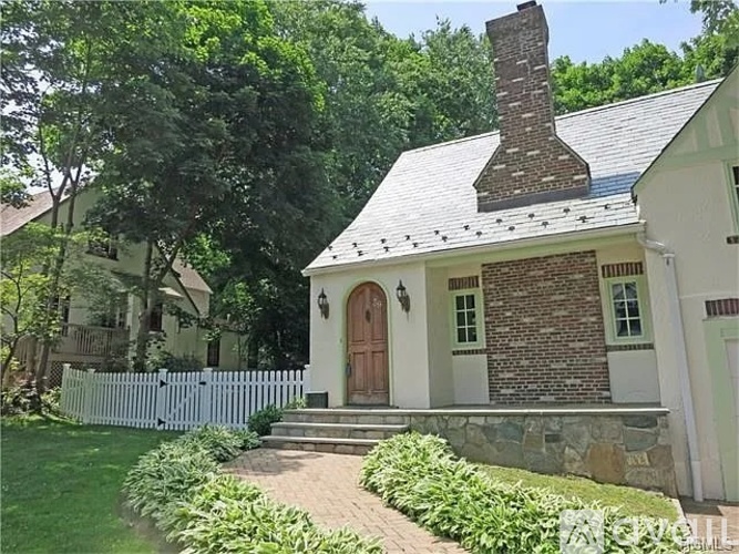39 Robin Hill Road 3 Beds Single Family Home for Rent - Photo gallery 1