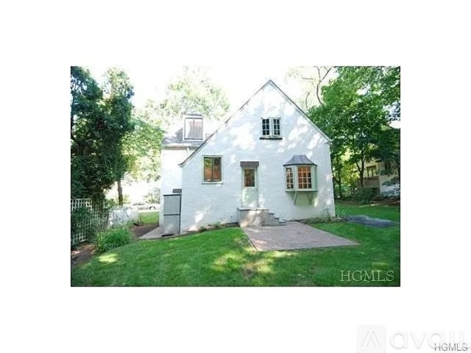 39 Robin Hill Road 3 Beds Single Family Home for Rent - Photo gallery 2