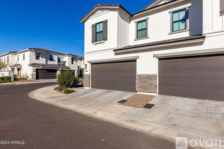 4810 East Helena Drive 3 Beds Townhouse for Rent - Photo gallery 1
