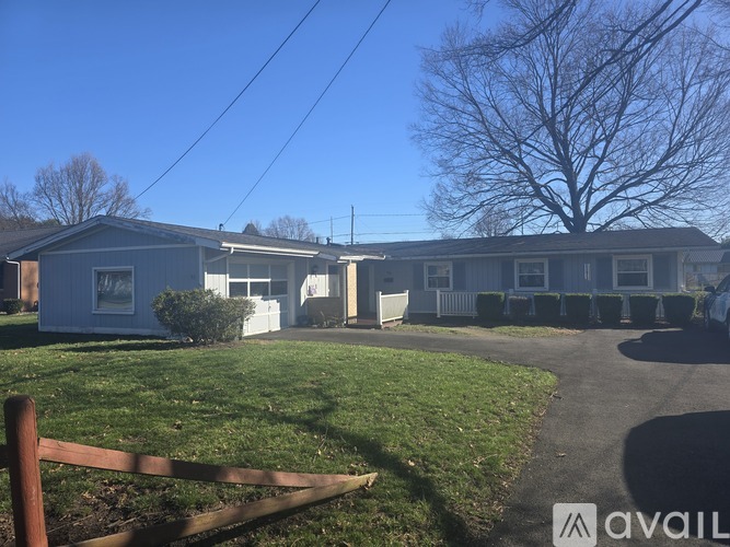 53 Swainford Drive 3 Beds Single Family Home for Rent - Photo gallery 1