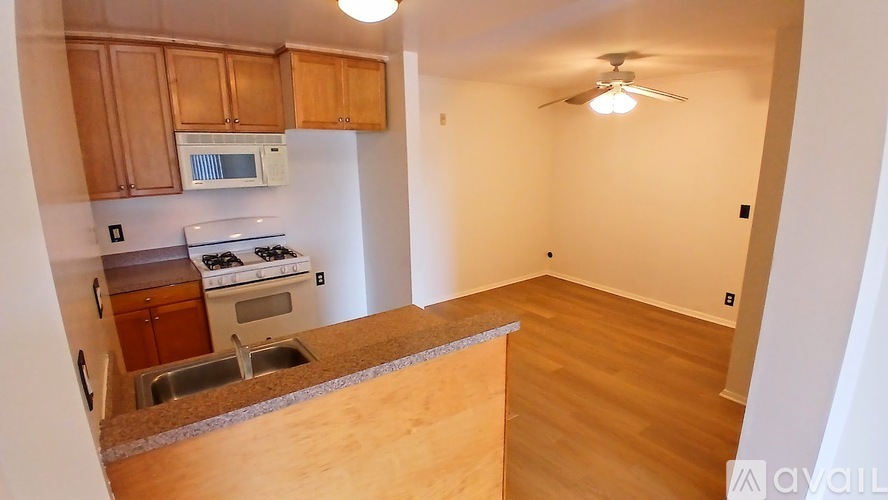 20200 Sherman Way Studio Apartment for Rent - Photo gallery 4